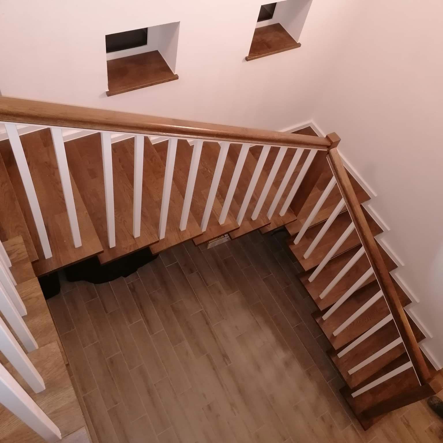 Bútorasztalos, lépcső készítése